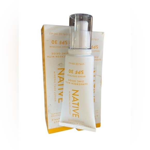 Native X2 Lot SPF Mineral Face Lotion Sunscreen
Zinc Oxide Coconut Pineapple - Picture 1 of 3